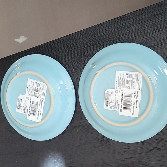 New Le Creuset Round Plates - Picture 4 of 4